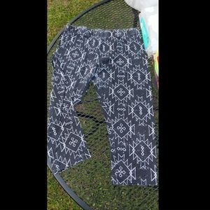 🎉3/$15🎉 Patterned Cropped Leggings